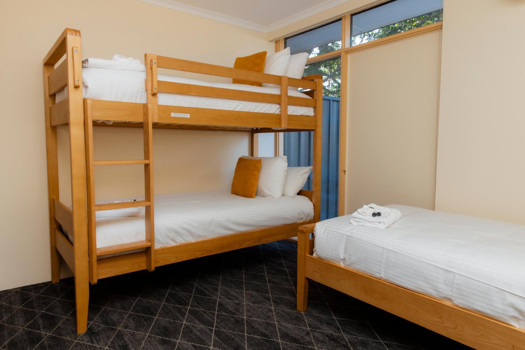 شيلهاربور Lakeview Hotel Motel المظهر الخارجي الصورة