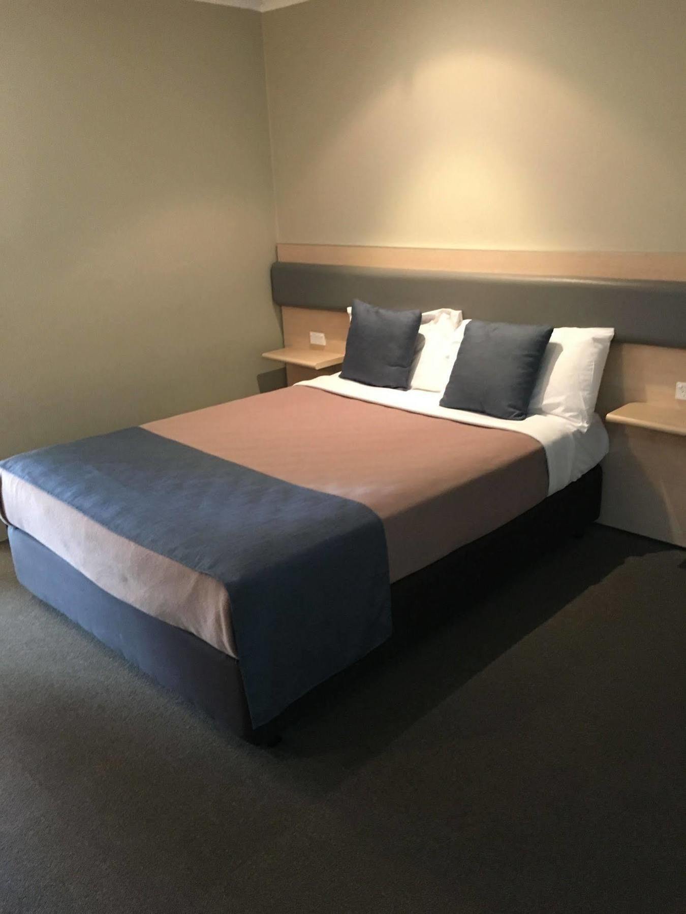شيلهاربور Lakeview Hotel Motel المظهر الخارجي الصورة